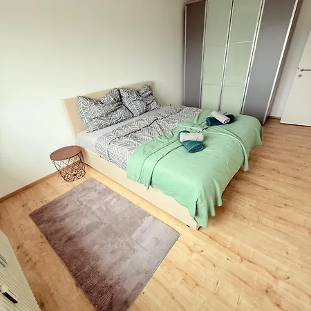 3-zimmerwohnung & 3 Min Zur Strassenbahn Apartamento *