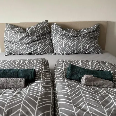 3-zimmerwohnung & 3 Min Zur Strassenbahn Apartamento