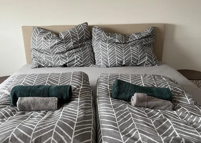 3-zimmerwohnung & 3 Min Zur Strassenbahn Apartman